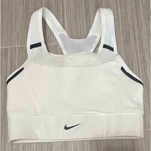 Nike Sports Bra. NWOT. Size Small
